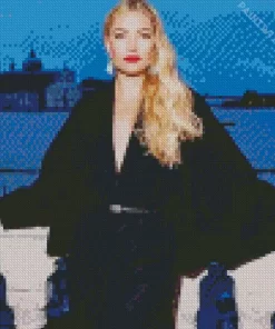 Kate Hudson Wearing Black Diamond Painting